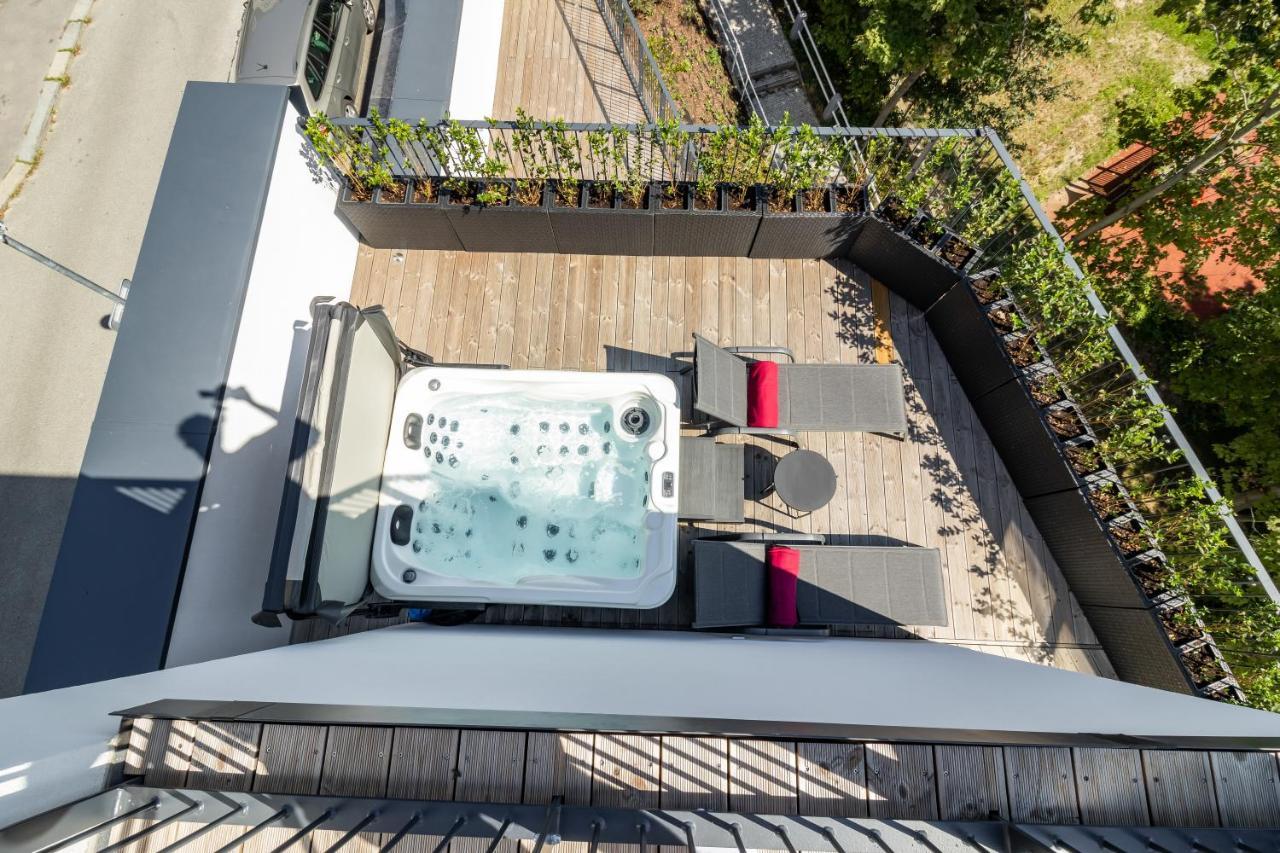 Luxury Penthouse Prague Apartment Exterior photo